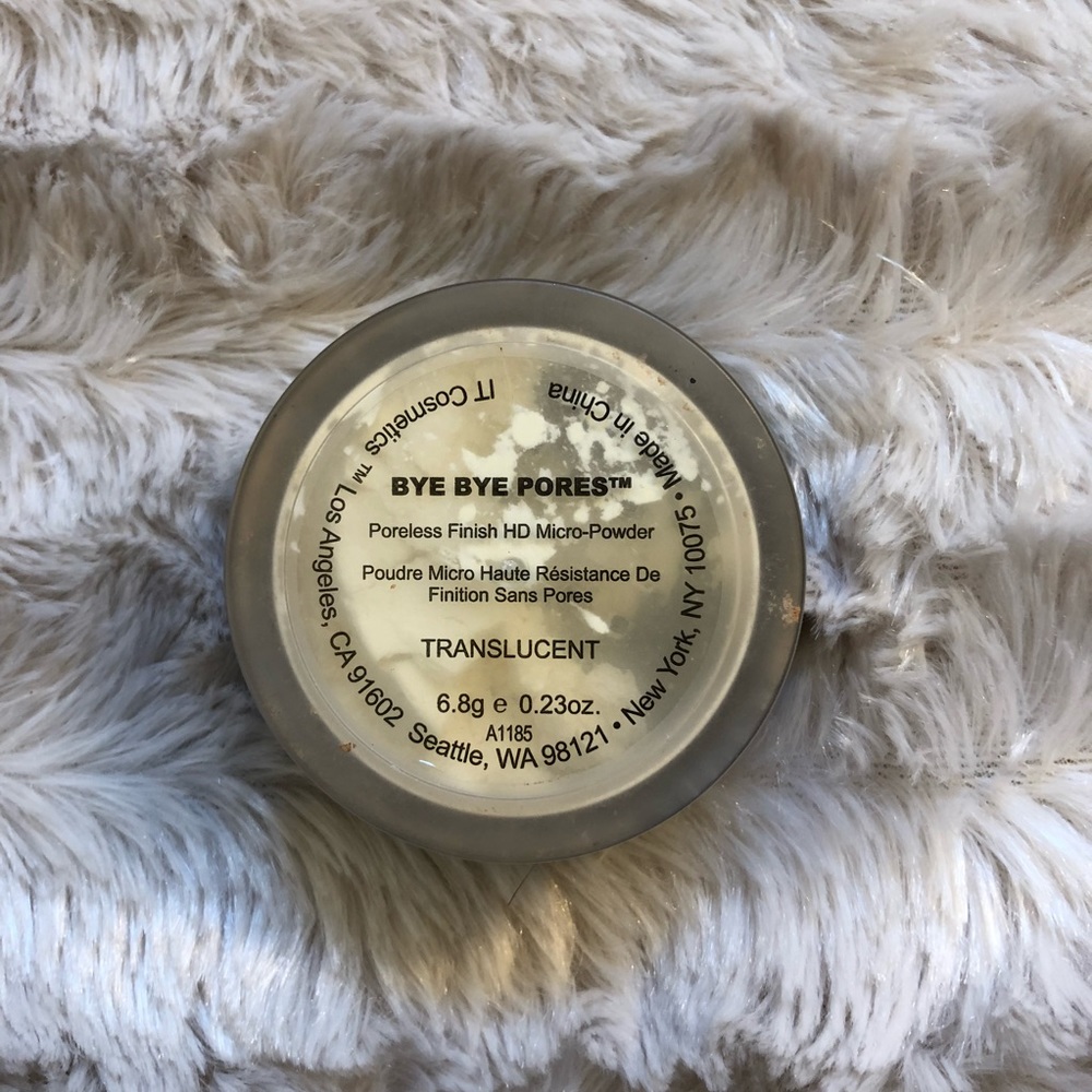 IT COSMETICS BYE BYE PORES POWDER